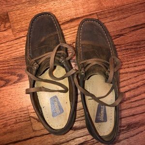 women’s clark’s wallabees